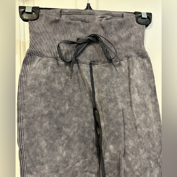 VS PINK Active Jogger Leggings - Picture 2 of 7